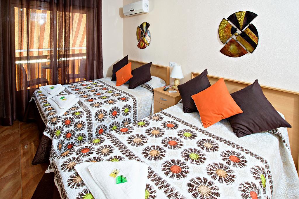 אלדה Hostal Carrizo מראה חיצוני תמונה